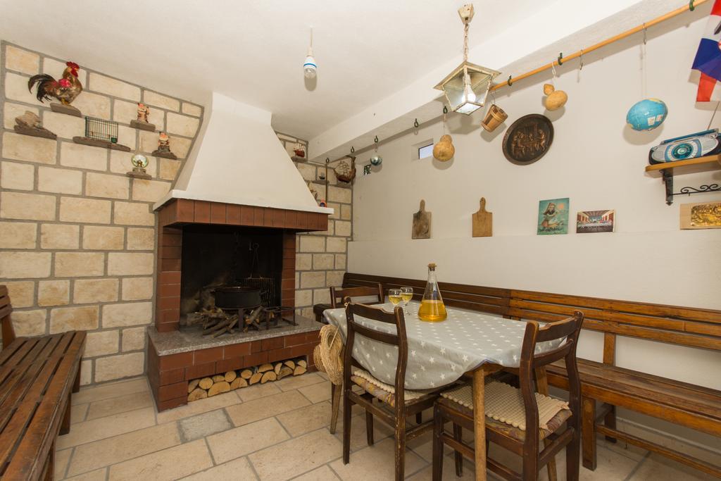Apartment Lorenzo Trogir Exterior photo
